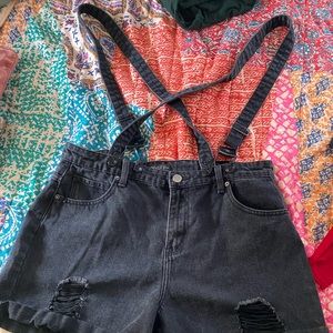 Black ripped denim suspenders shorts plus size